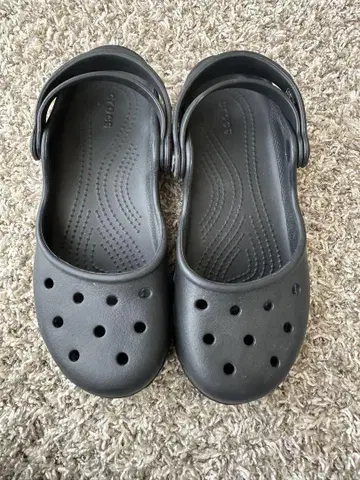크록스 Karin Clog W 블랙 W6(22-22.5cm)