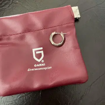 GARNI 실버 후프 귀걸이 파우치 포함