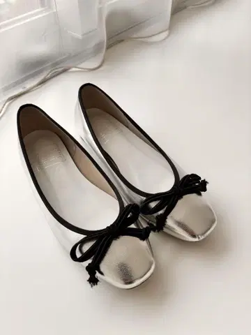 로타 디자인 플랫 슈즈 23cm