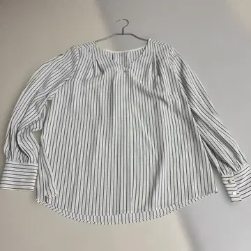 새상품급 그린 라벨 릴랙싱 V넥 블라우스 스트라이프
