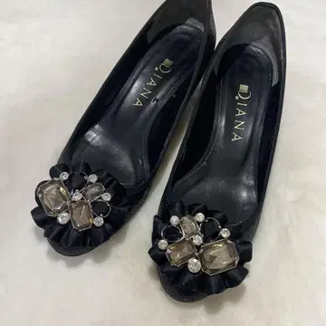 다이애나 비쥬가 달린 펌프스 블랙 글리터