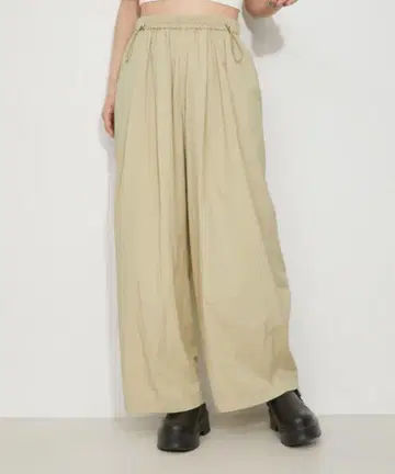 ADAM ET ROPE' FEMME 발수 나일론 이지 팬츠
