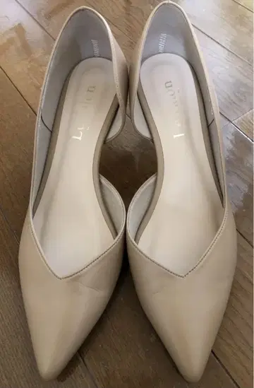루타론 23.5cm V 컷 사이드 오픈 펌프스