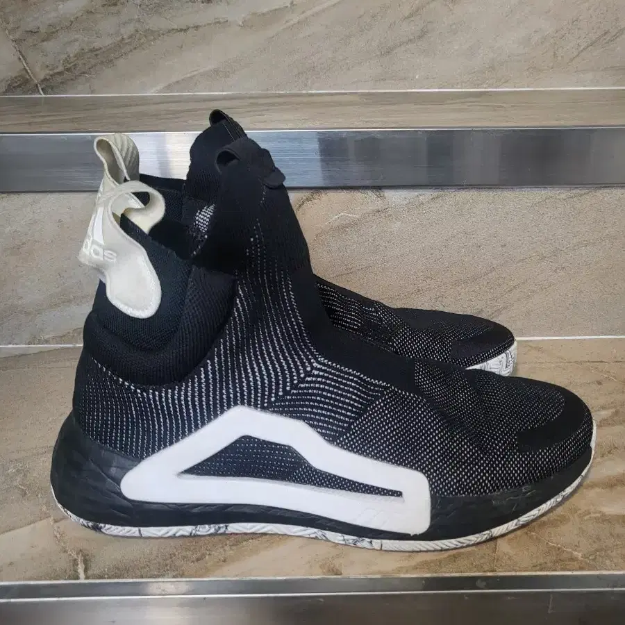 Adidas Next Level Basketball Shoes 280 on Bunjang Global Site.