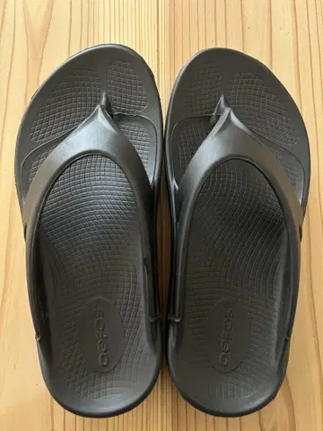 oofos 샌들