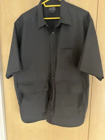 뉴에라 반팔 시어서커 멀티 포켓 셔츠 BLACK LABEL