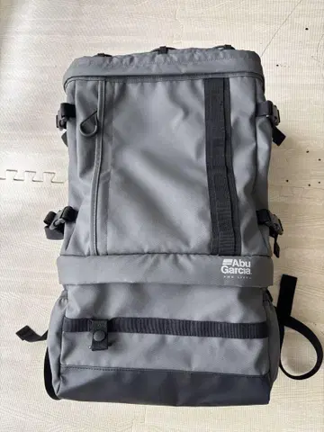 Abu Garcia 그레이 백팩