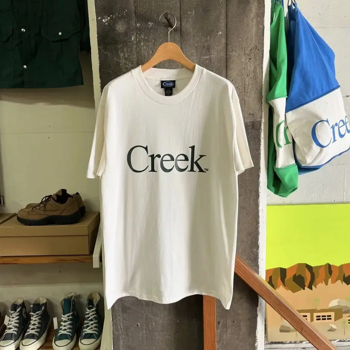 Creek Angler's Device Tシャツ XXL right side product creek qmc shirt - quiet mountain cafe