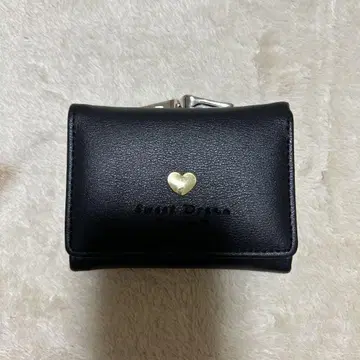 블랙 3단 폴더형 지갑 하트 로고