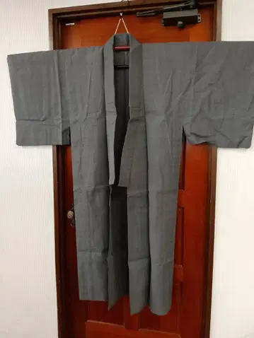 앤티크 그레이의 심플한 기모노, 여름에 어울리는