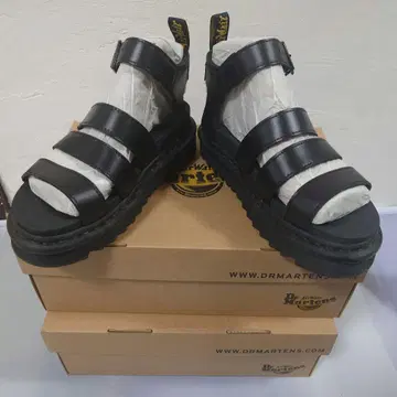 새상품급 사용 횟수 2회 Dr. Martens BLAIRE 블랙 샌들