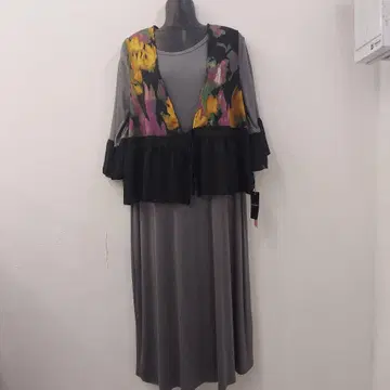 프릴이 달린 꽃무늬 베스트와 드레스 세트