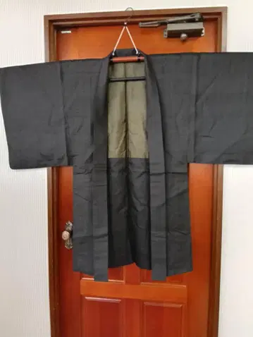 앤티크 심플 블랙 겉옷