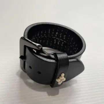 SKULL 스컬 스터드 가죽 팔찌