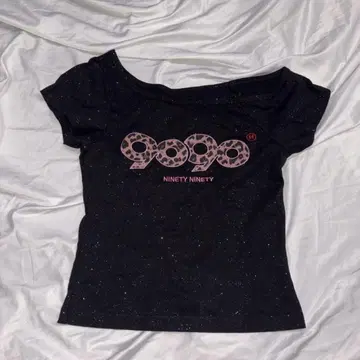 9090girl OG 로고 오프숄더 글리터 티셔츠