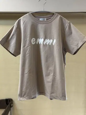 emmi 페인트 로고 티셔츠 반팔 프리 여성용