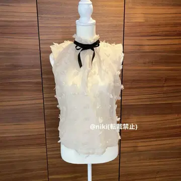 나르시스 아이보리 프릴 리본 슬리브리스 블라우스