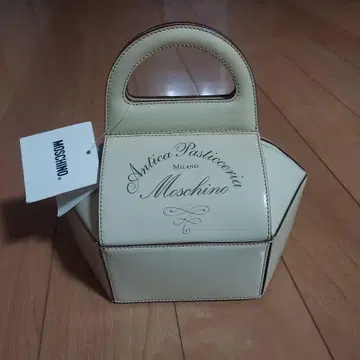 Moschino 크림색 핸드백