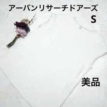 새상품급 URBANRESERCHDOORS 슬리브리스 크림색 S 상의