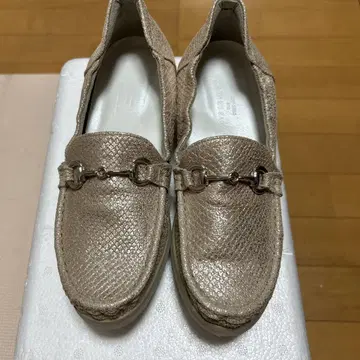 메탈릭 골드 로퍼