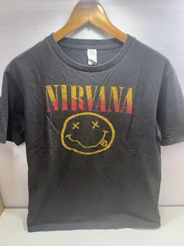 NIRVANA 스마일 로고 티셔츠