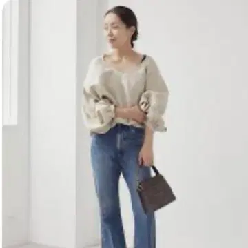 플라주 백 개더 블라우스