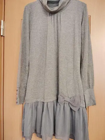새상품급 갤러리 비스콘티 리본 포함 그레이 긴팔 미니 원피스