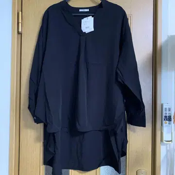 오즈모시스 백 개더 블라우스 블랙 V넥 긴팔 셔츠 미사용 새상품