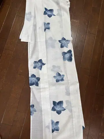 파란 꽃무늬 유카타