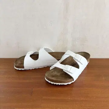 컨디션 최상 버켄스탁 네바다 25.0cm 화이트