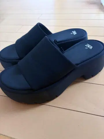 자라 플랫폼 샌들 37 블랙