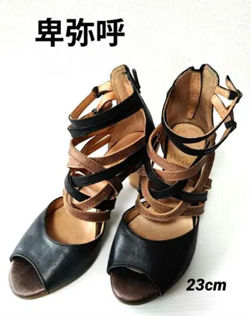 히메코 오픈토 가죽 샌들 블랙과 브라운 스트랩 23cm
