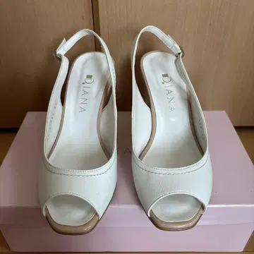DIANA 화이트 오픈토 샌들 다이애나