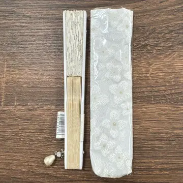 꽃무늬 화이트 부채 펄 참 포함