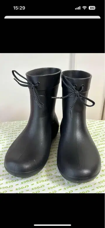 블랙 레인 부츠 CROCS 블랙 레인 부츠 신발끈 포함 W9