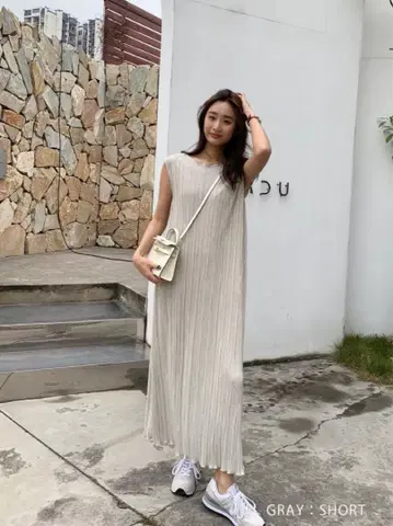 그레이 플리츠 슬리브리스 롱 원피스