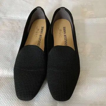 블랙 플랫 펌프스
