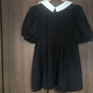 프로즈 베일 화이트 카라 퍼프 슬리브