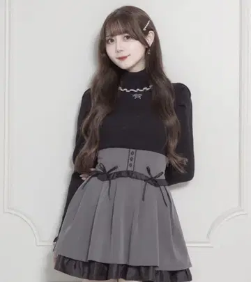 pium 피움 리본 자수 프릴 칼라 터틀 니트 블랙