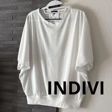 새상품급 INDIVI 화이트 메쉬 디자인 티셔츠 38