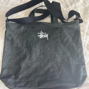 스투시 블랙 숄더백 47x38x12(가로x세로x바닥) 패브릭 소재