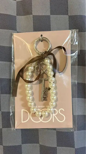 도영 DOORS 솔로 콘 키 참 스트랩 새상품
