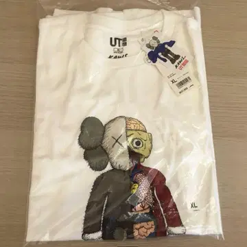 유니클로 KAWS T 셔츠