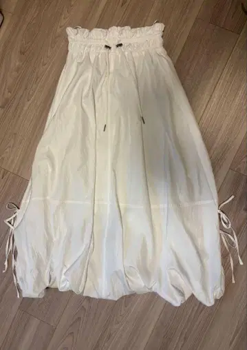 nohea 노헤아 플레어 롱 스커트 화이트