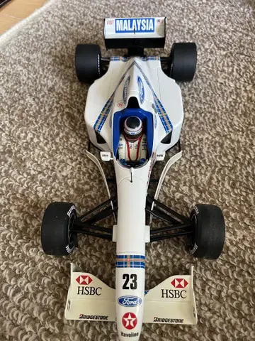 F1 1/18 스튜어트 1997 마그누센