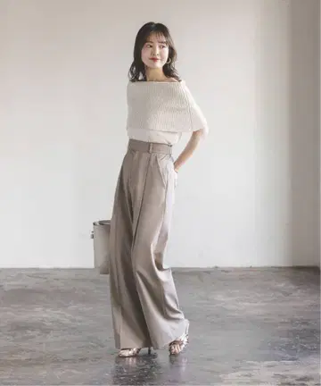 NOBLE 페이퍼 얀 오프숄더 풀오버