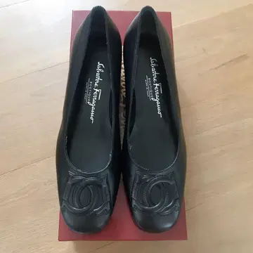 페라가모 펌프스 블랙 간치니 6 22.5cm DALAN