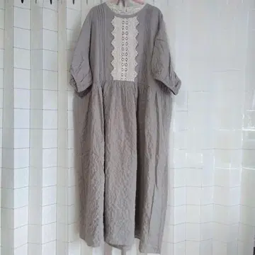 이번 시즌 인기 완판 사만사 모스모스 플라켓 레이스 절개 원피스 모카