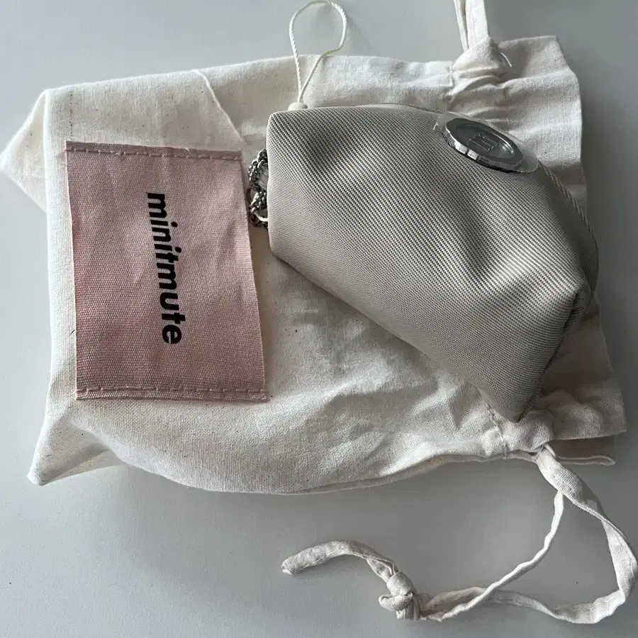 【minitmute】BASK CIRCLE STRING 3色［韓国人気/送料・関税込］ MINITMUTE | 미닛뮤트 Minute Muute Pouch Keyring Mocha Beige