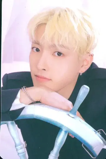 ATEEZ 홍중 안이 ATEEZ로 변신한 ILLUSION 5/5